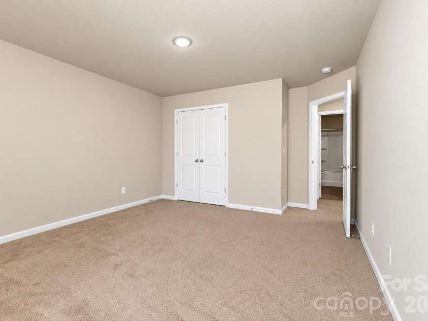 2647 Dellinger Drive, Charlotte, NC 28269.  MLS# CAR4426888, YatesRealty ID 55422. 