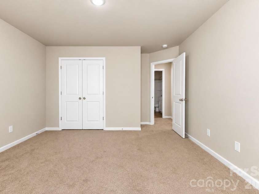 2647 Dellinger Drive, Charlotte, NC 28269.  MLS# CAR4426888, YatesRealty ID 55422. 