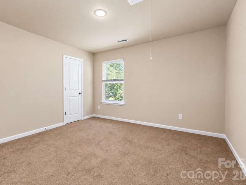 2647 Dellinger Drive, Charlotte, NC 28269.  MLS# CAR4426888, YatesRealty ID 55422. 