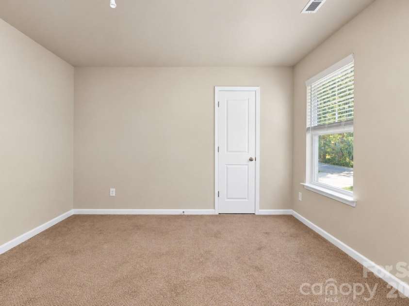 2647 Dellinger Drive, Charlotte, NC 28269.  MLS# CAR4426888, YatesRealty ID 55422. 