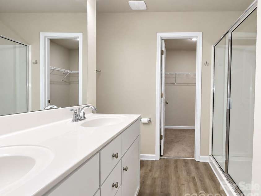 2647 Dellinger Drive, Charlotte, NC 28269.  MLS# CAR4426888, YatesRealty ID 55422. Primary bathroom