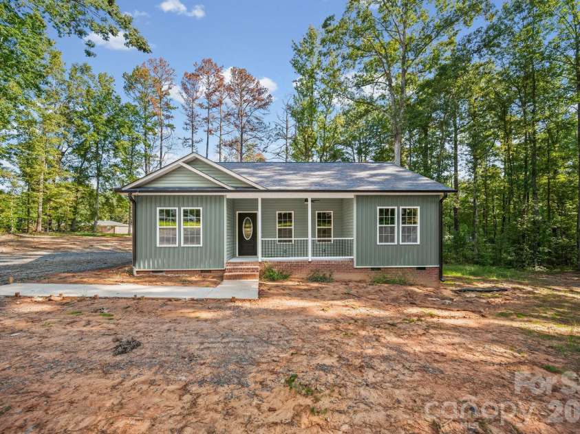 1635 Rollingwood Drive, Kannapolis, NC 28081.  MLS# CAR4425158, YatesRealty ID 55423. 