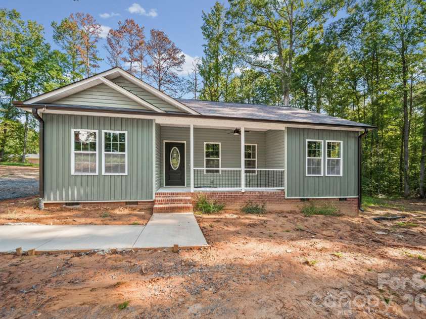 1635 Rollingwood Drive, Kannapolis, NC 28081.  MLS# CAR4425158, YatesRealty ID 55423. 