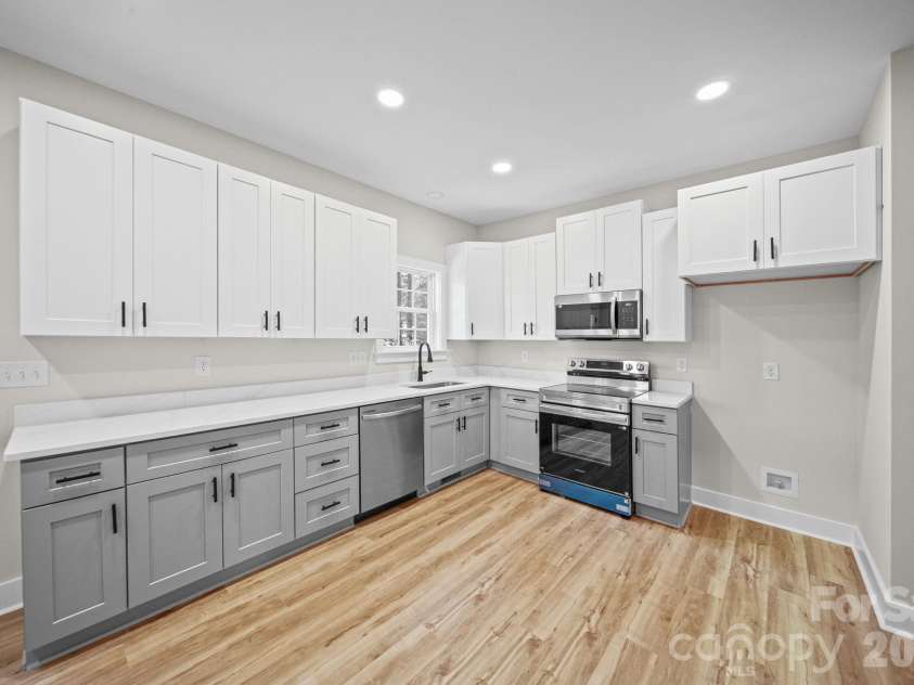 1635 Rollingwood Drive, Kannapolis, NC 28081.  MLS# CAR4425158, YatesRealty ID 55423. 