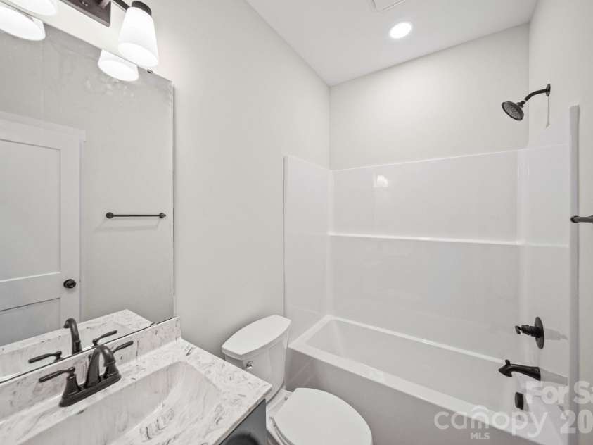 1635 Rollingwood Drive, Kannapolis, NC 28081.  MLS# CAR4425158, YatesRealty ID 55423. Bath