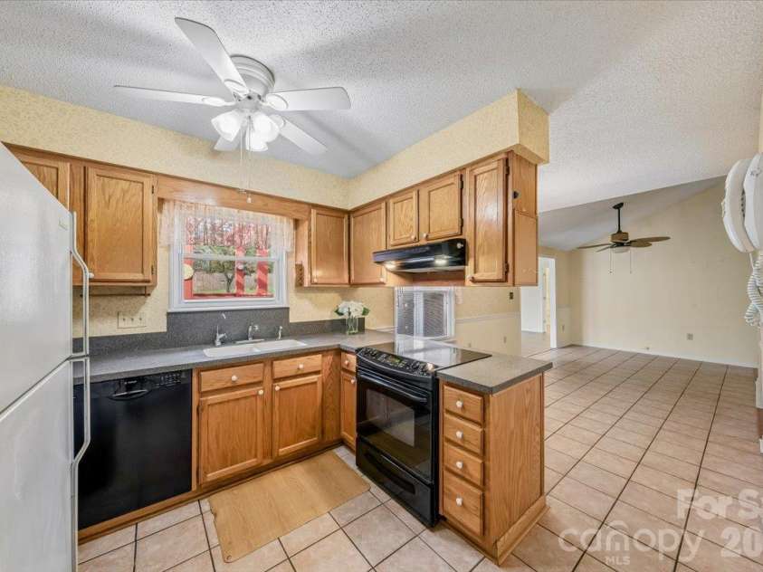 8544 Indian Summer Trail, Harrisburg, NC 28075.  MLS# CAR4431680, YatesRealty ID 55426. Kitchen