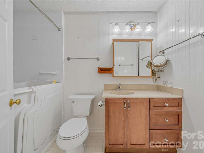 8544 Indian Summer Trail, Harrisburg, NC 28075.  MLS# CAR4431680, YatesRealty ID 55426. Primary Bathroom