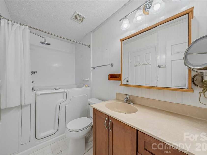 8544 Indian Summer Trail, Harrisburg, NC 28075.  MLS# CAR4431680, YatesRealty ID 55426. Primary Bathroom