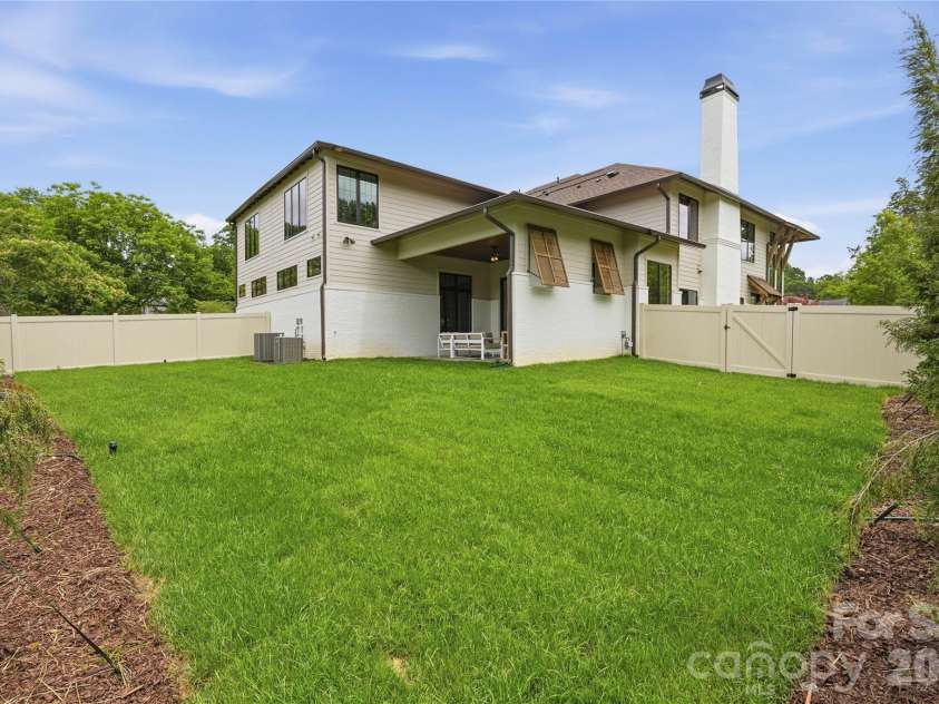 1205 Jersey Lane, Charlotte, NC 28209.  MLS# CAR4432667, YatesRealty ID 55429. 