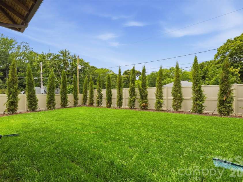 1205 Jersey Lane, Charlotte, NC 28209.  MLS# CAR4432667, YatesRealty ID 55429. 