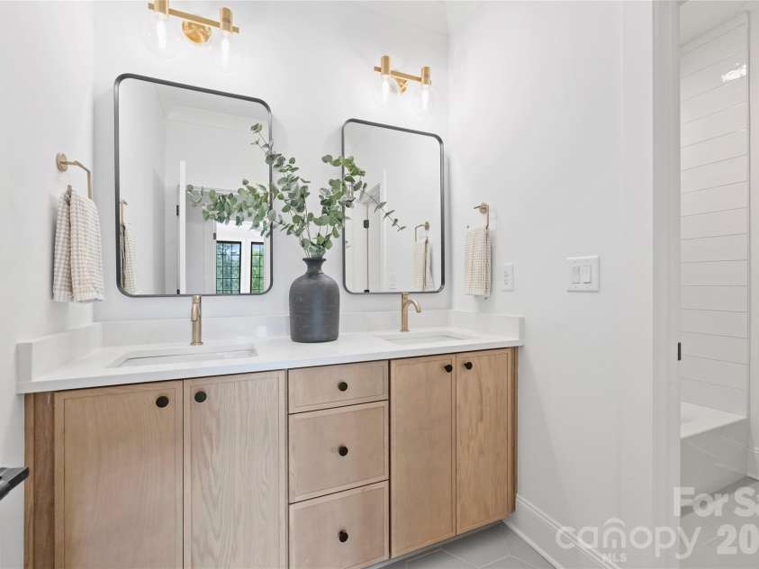 1205 Jersey Lane, Charlotte, NC 28209.  MLS# CAR4432667, YatesRealty ID 55429. Connected bath to secondary bedrrom