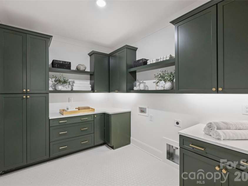 1205 Jersey Lane, Charlotte, NC 28209.  MLS# CAR4432667, YatesRealty ID 55429. Laundry room