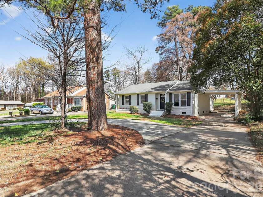 1234 Clanton Road, Charlotte, NC 28217.  MLS# CAR4356474, YatesRealty ID 5543. 
