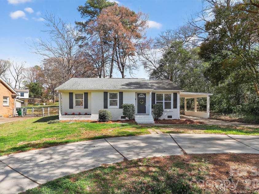 1234 Clanton Road, Charlotte, NC 28217.  MLS# CAR4356474, YatesRealty ID 5543. 