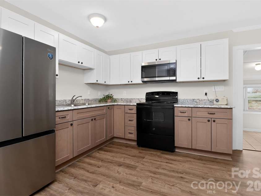 1234 Clanton Road, Charlotte, NC 28217.  MLS# CAR4356474, YatesRealty ID 5543. 