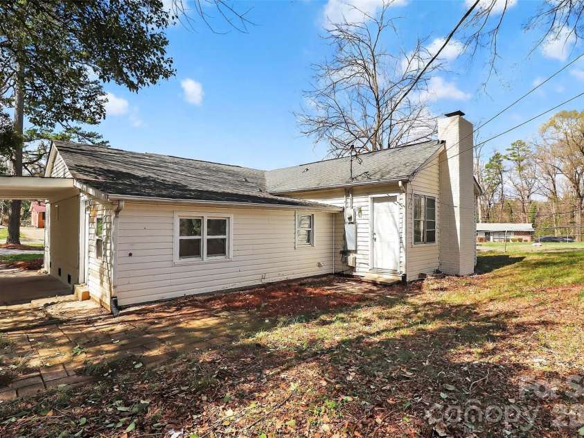 1234 Clanton Road, Charlotte, NC 28217.  MLS# CAR4356474, YatesRealty ID 5543. 