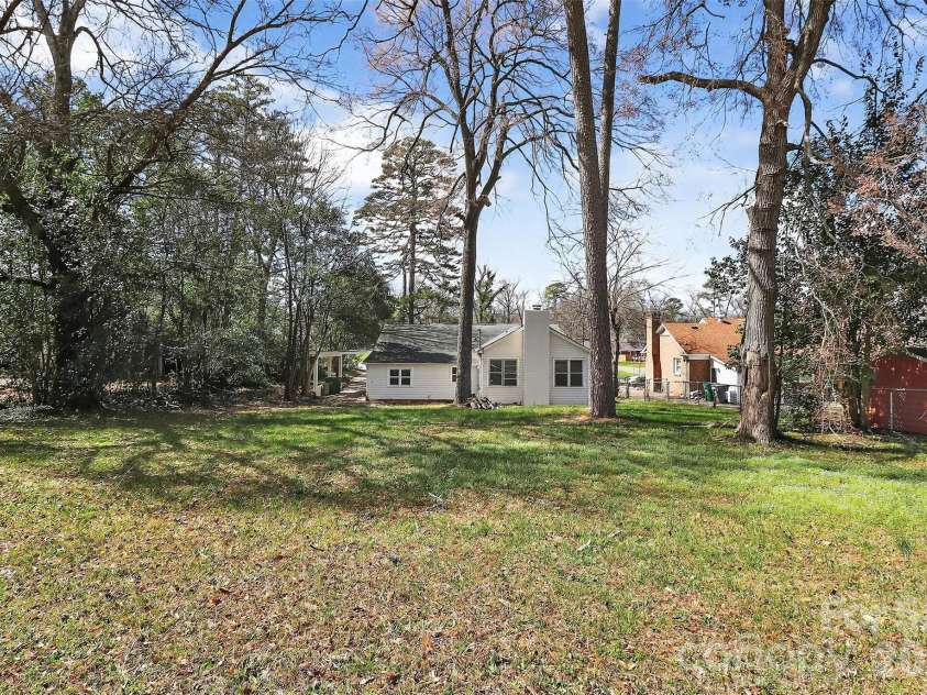 1234 Clanton Road, Charlotte, NC 28217.  MLS# CAR4356474, YatesRealty ID 5543. 