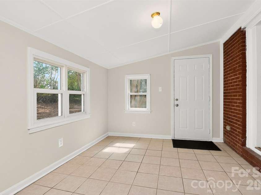 1234 Clanton Road, Charlotte, NC 28217.  MLS# CAR4356474, YatesRealty ID 5543. Flex Room