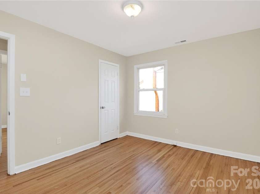 1234 Clanton Road, Charlotte, NC 28217.  MLS# CAR4356474, YatesRealty ID 5543. Flex Room