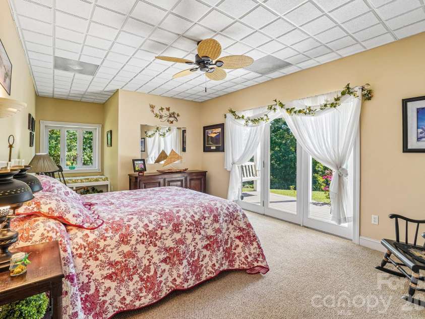239 Bearwallow Mountain Road, Hendersonville, NC 28792.  MLS# CAR4430745, YatesRealty ID 55430. 