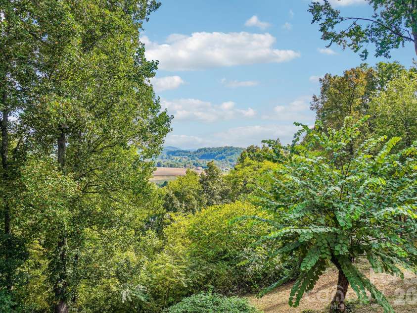 239 Bearwallow Mountain Road, Hendersonville, NC 28792.  MLS# CAR4430745, YatesRealty ID 55430. 