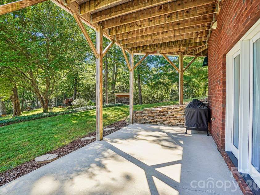 239 Bearwallow Mountain Road, Hendersonville, NC 28792.  MLS# CAR4430745, YatesRealty ID 55430. 