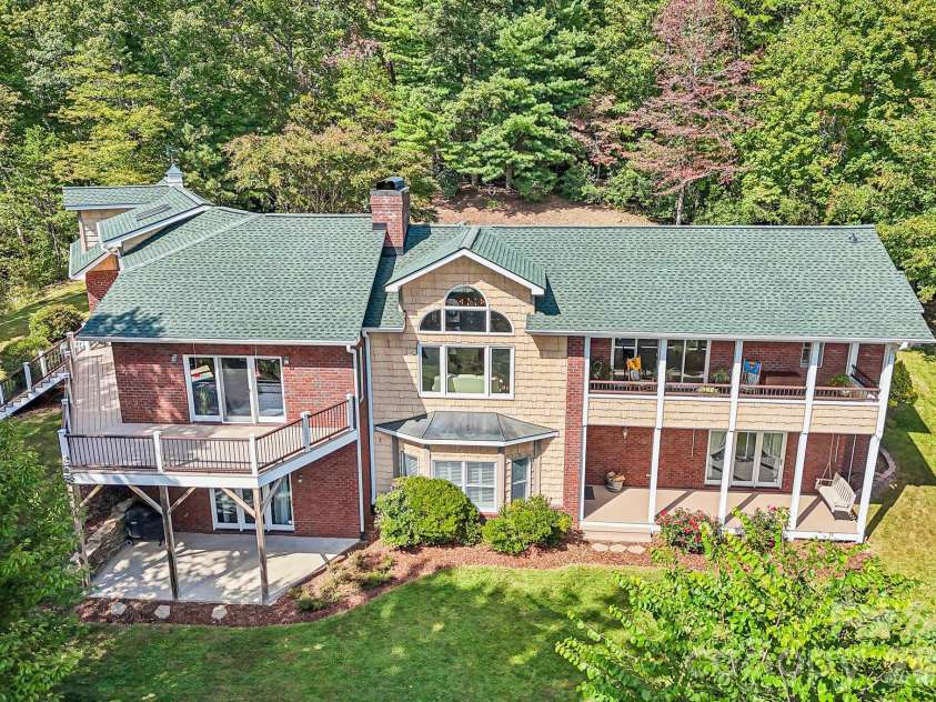 239 Bearwallow Mountain Road, Hendersonville, NC 28792.  MLS# CAR4430745, YatesRealty ID 55430. 