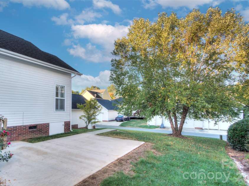 16418 Spruell Street, Huntersville, NC 28078.  MLS# CAR4428525, YatesRealty ID 55431. 