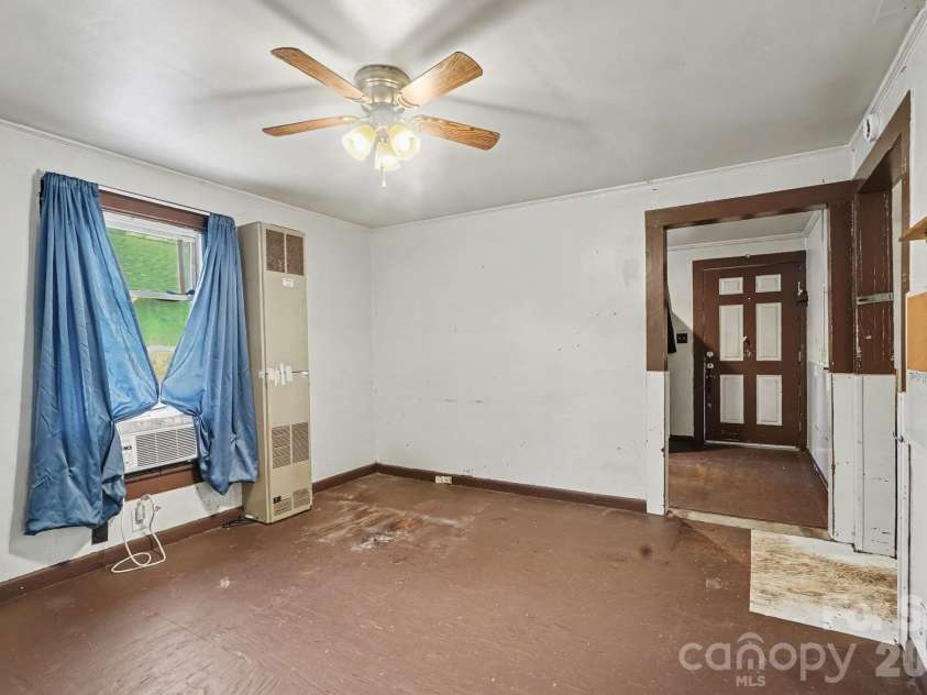 905 Skyland Street, Kannapolis, NC 28083.  MLS# CAR4430524, YatesRealty ID 55438. 