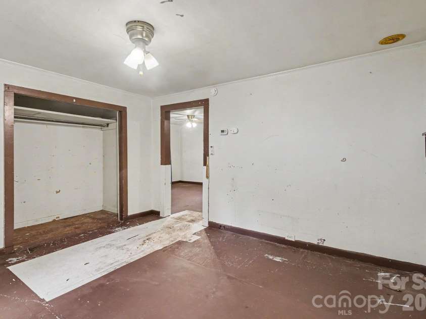 905 Skyland Street, Kannapolis, NC 28083.  MLS# CAR4430524, YatesRealty ID 55438. 
