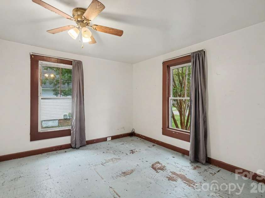 905 Skyland Street, Kannapolis, NC 28083.  MLS# CAR4430524, YatesRealty ID 55438. 