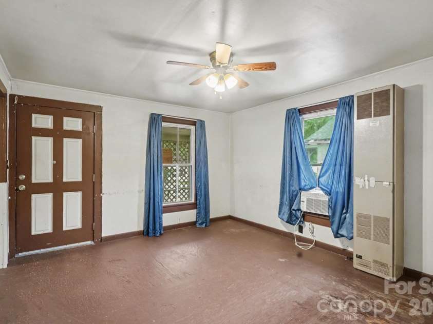 905 Skyland Street, Kannapolis, NC 28083.  MLS# CAR4430524, YatesRealty ID 55438. 