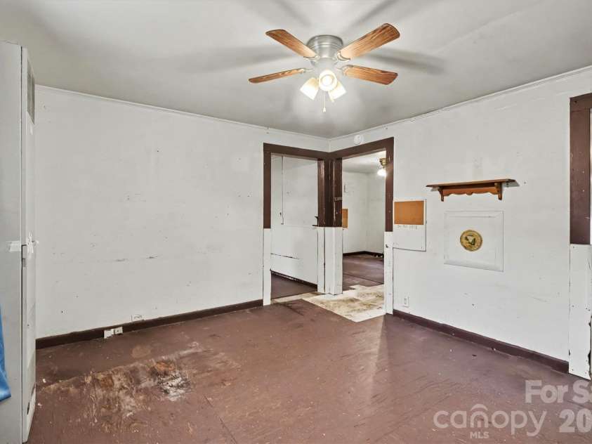 905 Skyland Street, Kannapolis, NC 28083.  MLS# CAR4430524, YatesRealty ID 55438. 
