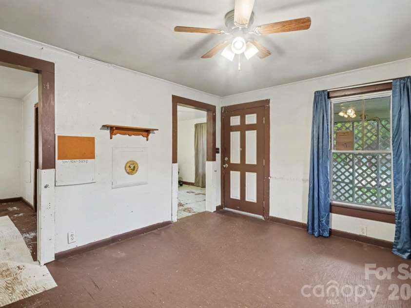 905 Skyland Street, Kannapolis, NC 28083.  MLS# CAR4430524, YatesRealty ID 55438. 