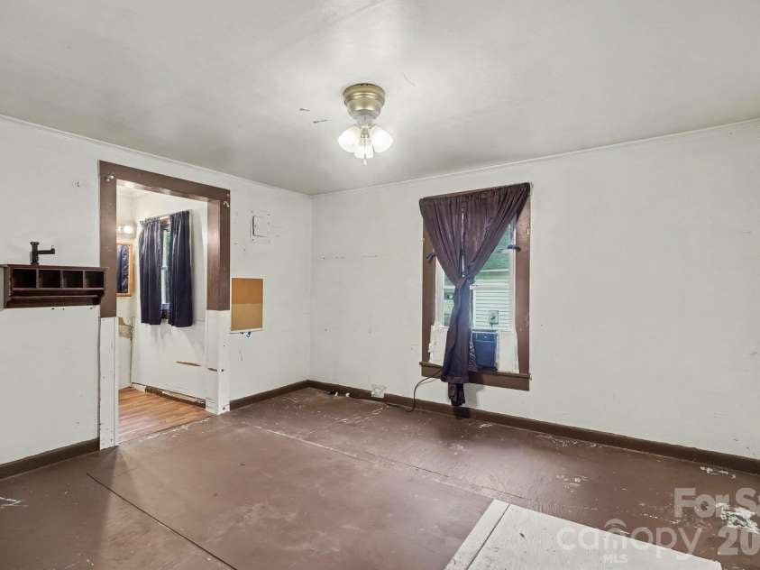 905 Skyland Street, Kannapolis, NC 28083.  MLS# CAR4430524, YatesRealty ID 55438. 