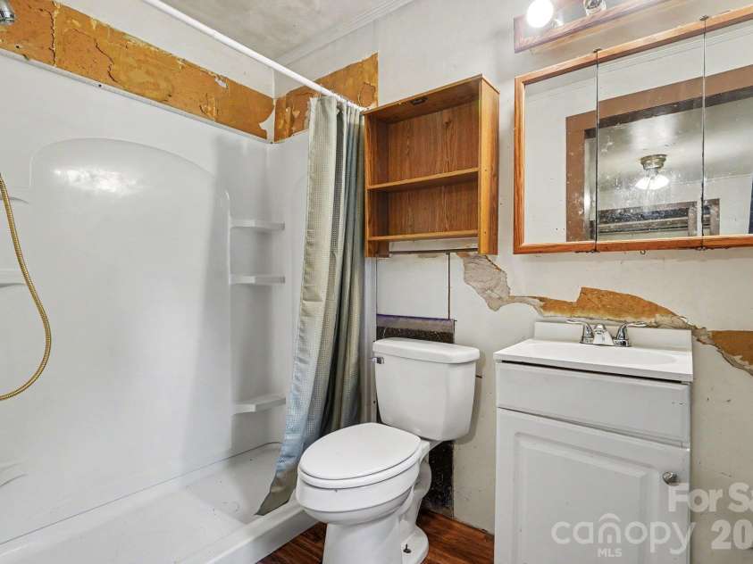 905 Skyland Street, Kannapolis, NC 28083.  MLS# CAR4430524, YatesRealty ID 55438. 