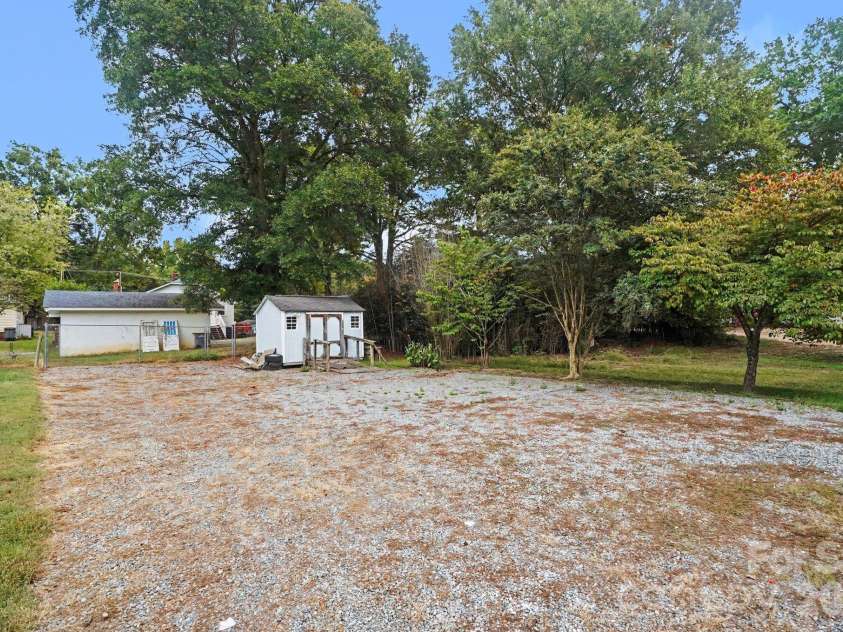 905 Skyland Street, Kannapolis, NC 28083.  MLS# CAR4430524, YatesRealty ID 55438. 