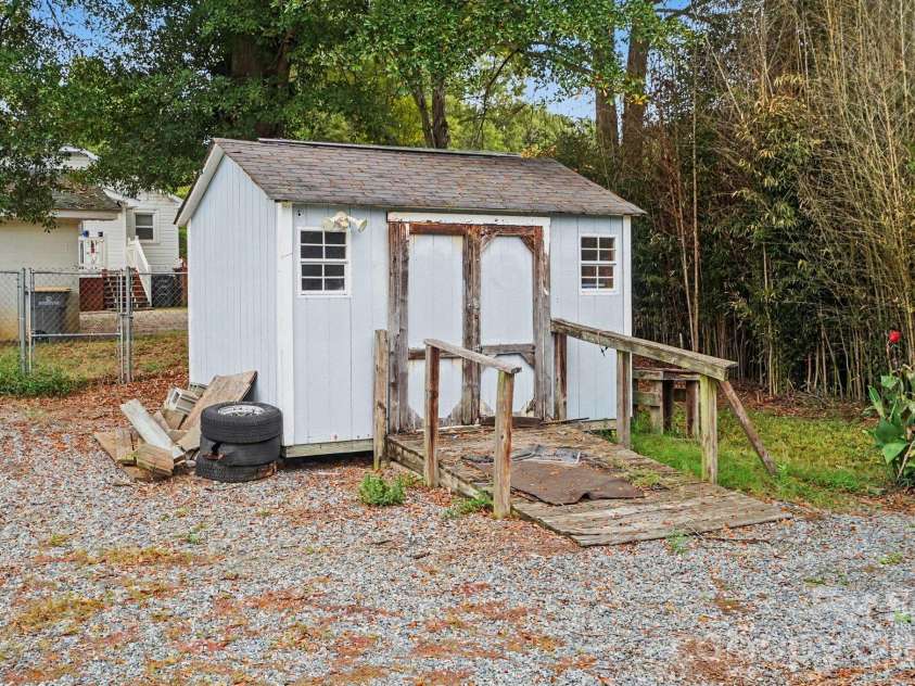 905 Skyland Street, Kannapolis, NC 28083.  MLS# CAR4430524, YatesRealty ID 55438. 