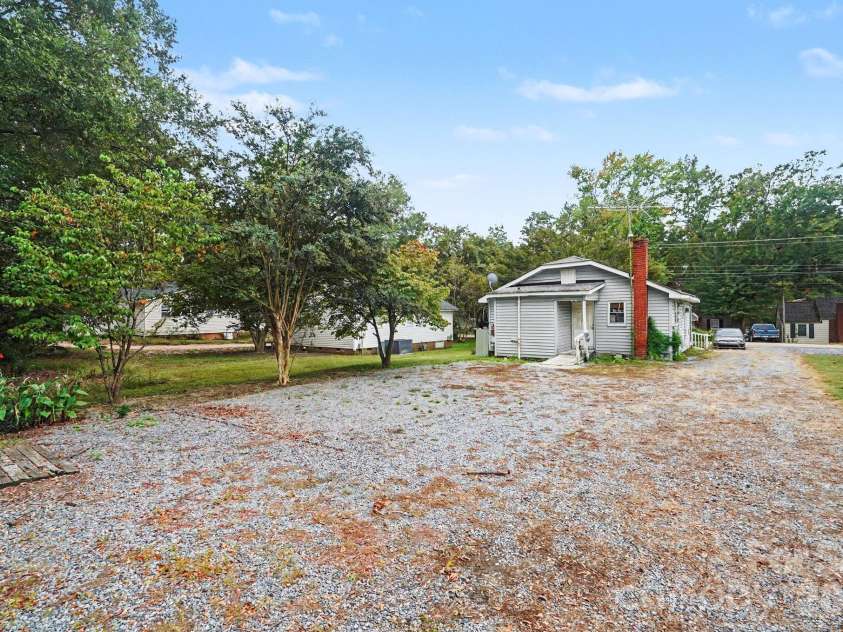 905 Skyland Street, Kannapolis, NC 28083.  MLS# CAR4430524, YatesRealty ID 55438. 
