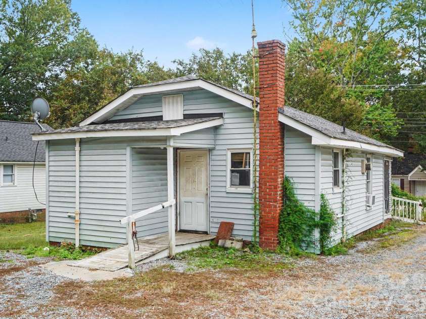 905 Skyland Street, Kannapolis, NC 28083.  MLS# CAR4430524, YatesRealty ID 55438. 