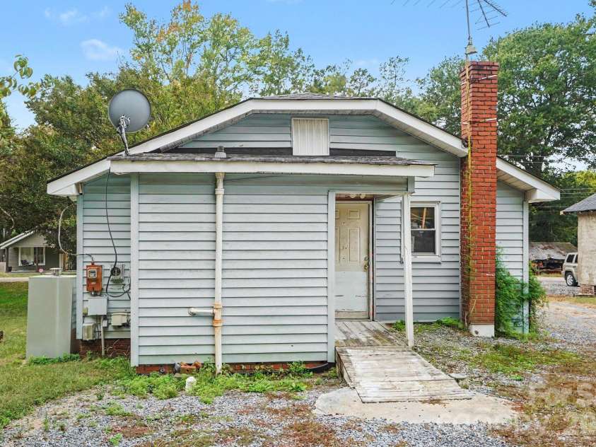 905 Skyland Street, Kannapolis, NC 28083.  MLS# CAR4430524, YatesRealty ID 55438. 