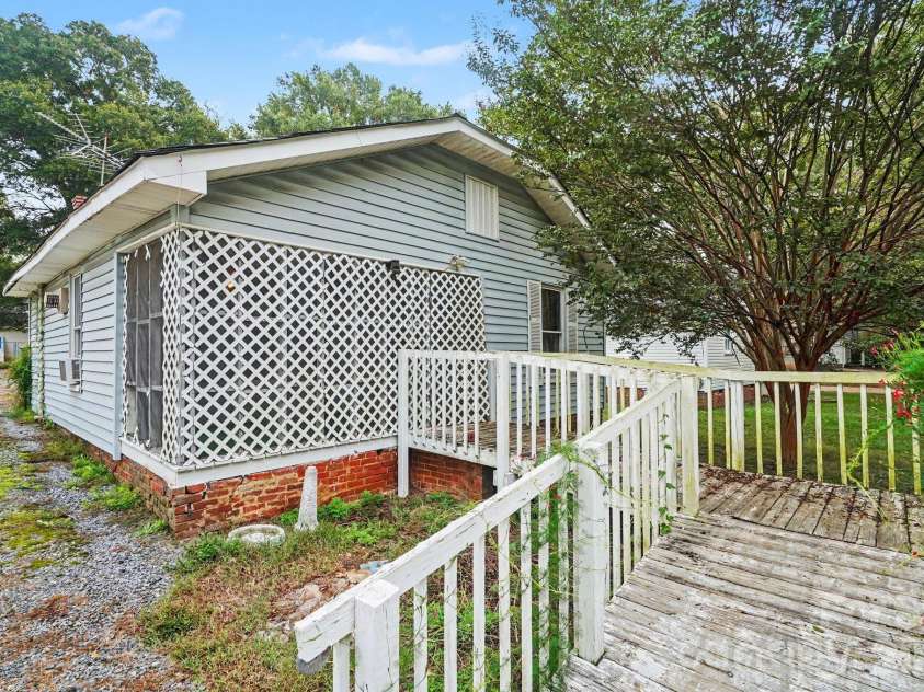 905 Skyland Street, Kannapolis, NC 28083.  MLS# CAR4430524, YatesRealty ID 55438. 