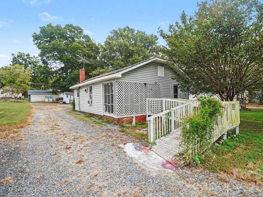 905 Skyland Street, Kannapolis, NC 28083.  MLS# CAR4430524, YatesRealty ID 55438. 