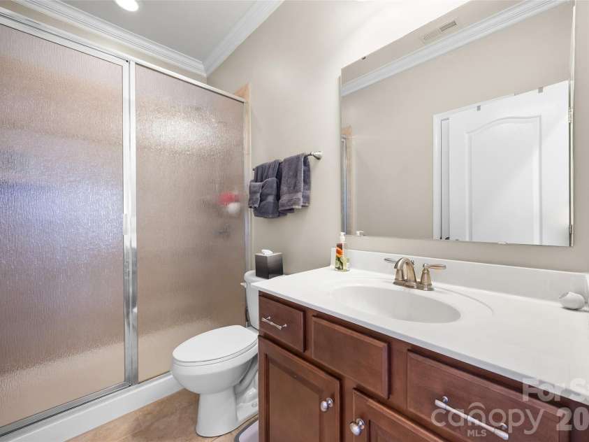 14604 Brannock Hills Drive, Charlotte, NC 28278.  MLS# CAR4356505, YatesRealty ID 5544. 2ND BATH ON MAIN LEVEL
