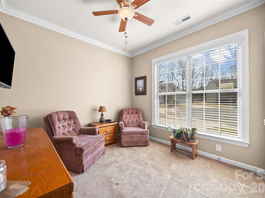 14604 Brannock Hills Drive, Charlotte, NC 28278.  MLS# CAR4356505, YatesRealty ID 5544. 2ND BDRM ON MAIN LEVEL