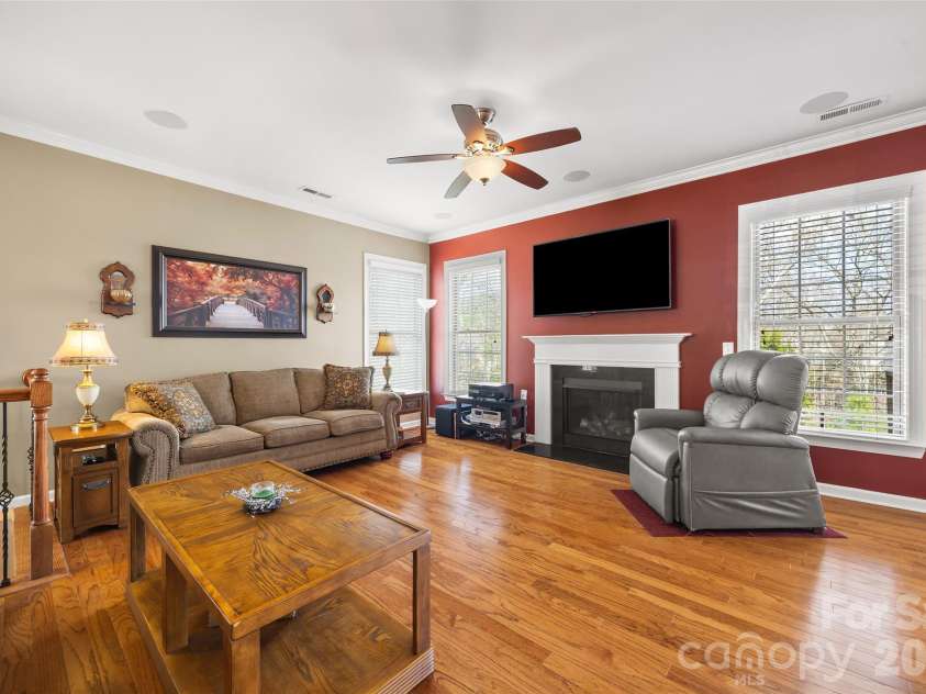 14604 Brannock Hills Drive, Charlotte, NC 28278.  MLS# CAR4356505, YatesRealty ID 5544. GAS FIREPLACE