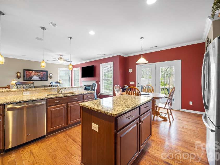 14604 Brannock Hills Drive, Charlotte, NC 28278.  MLS# CAR4356505, YatesRealty ID 5544. OPEN LAYOUT
