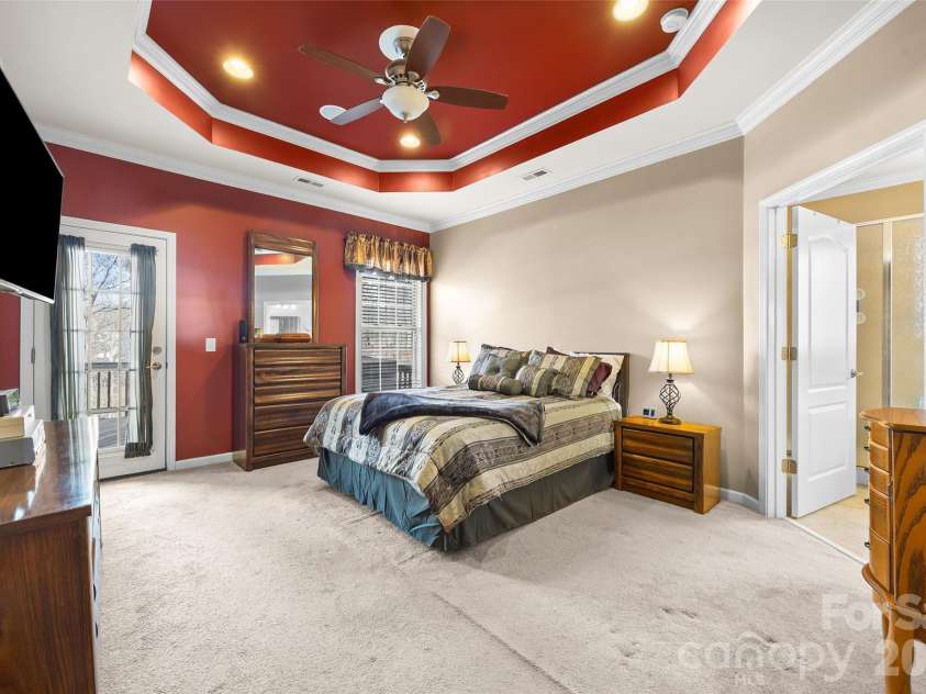 14604 Brannock Hills Drive, Charlotte, NC 28278.  MLS# CAR4356505, YatesRealty ID 5544. PRIMARY SUITE