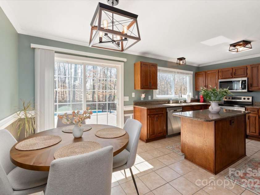 2532 Annecy Drive, Matthews, NC 28105.  MLS# CAR4243685, YatesRealty ID 5544. 