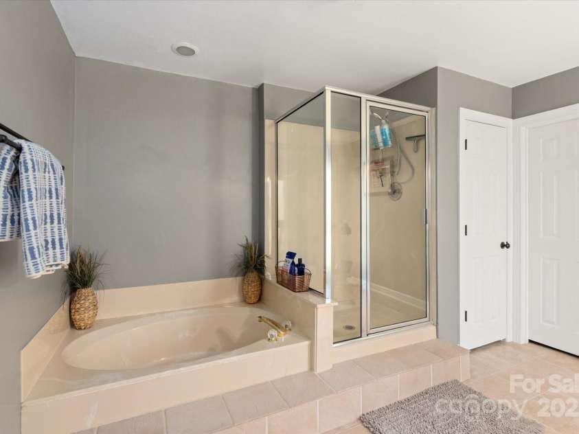 2532 Annecy Drive, Matthews, NC 28105.  MLS# CAR4243685, YatesRealty ID 5544. 